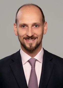Dr. Wolfram Lacher